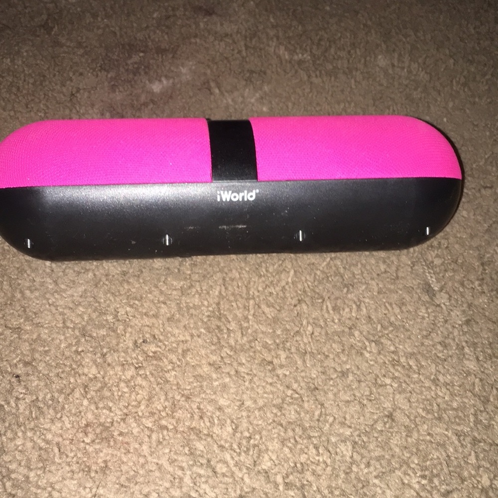 Iworld aux cord speaker